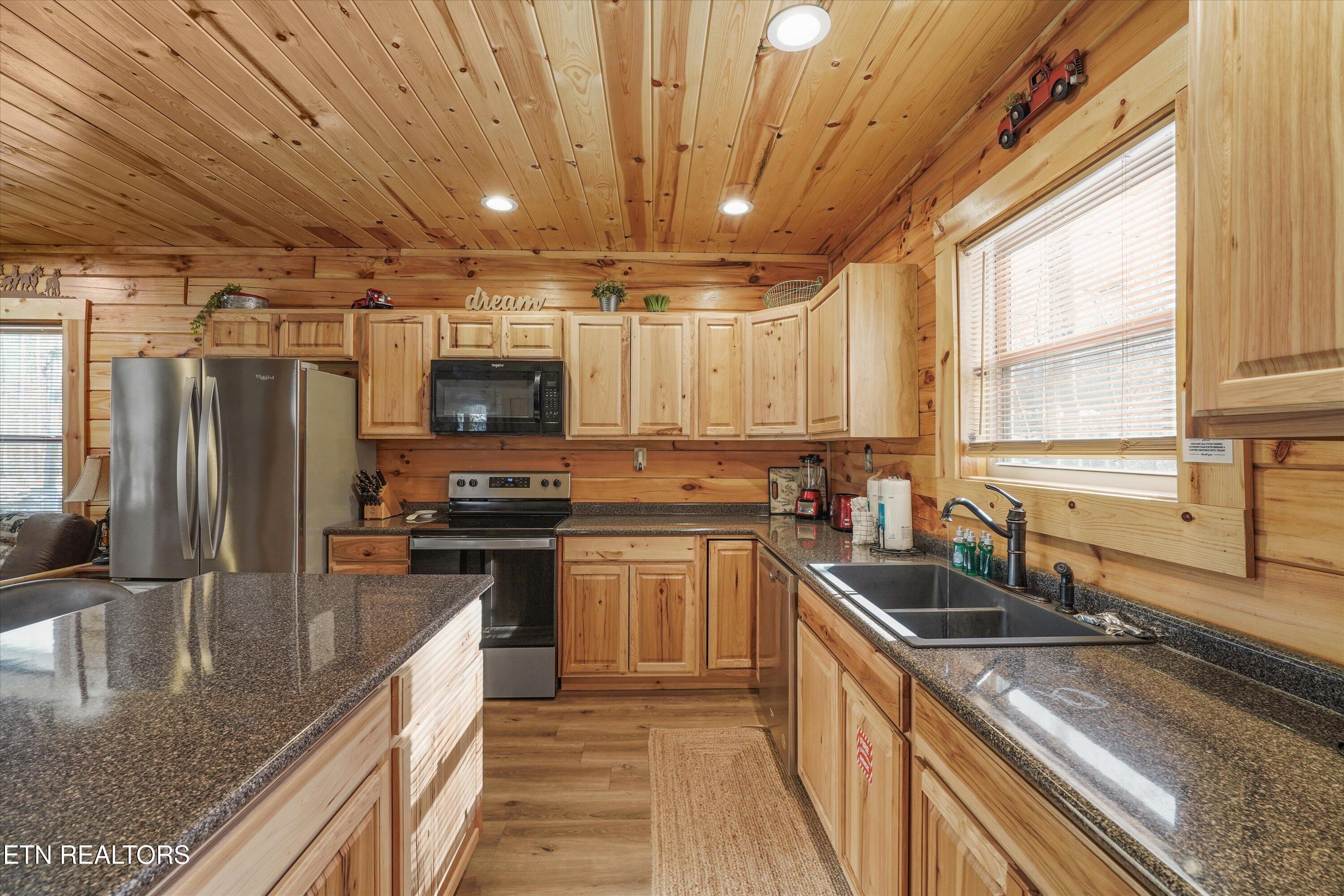 5236 Mathis Branch Road Gatlinburg, TN 37738 - Photo 10 of 50 Kitchen with Stainless Steel Appliances