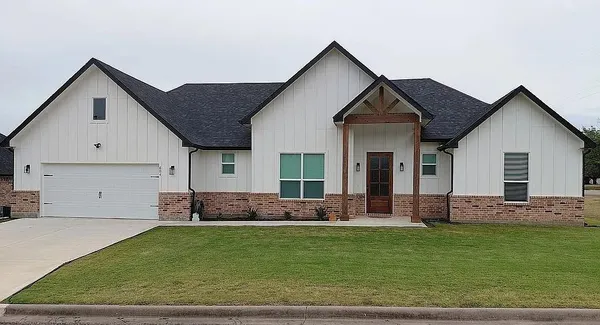 $375,000 | 604 East 4th Street, Muenster, TX 76252