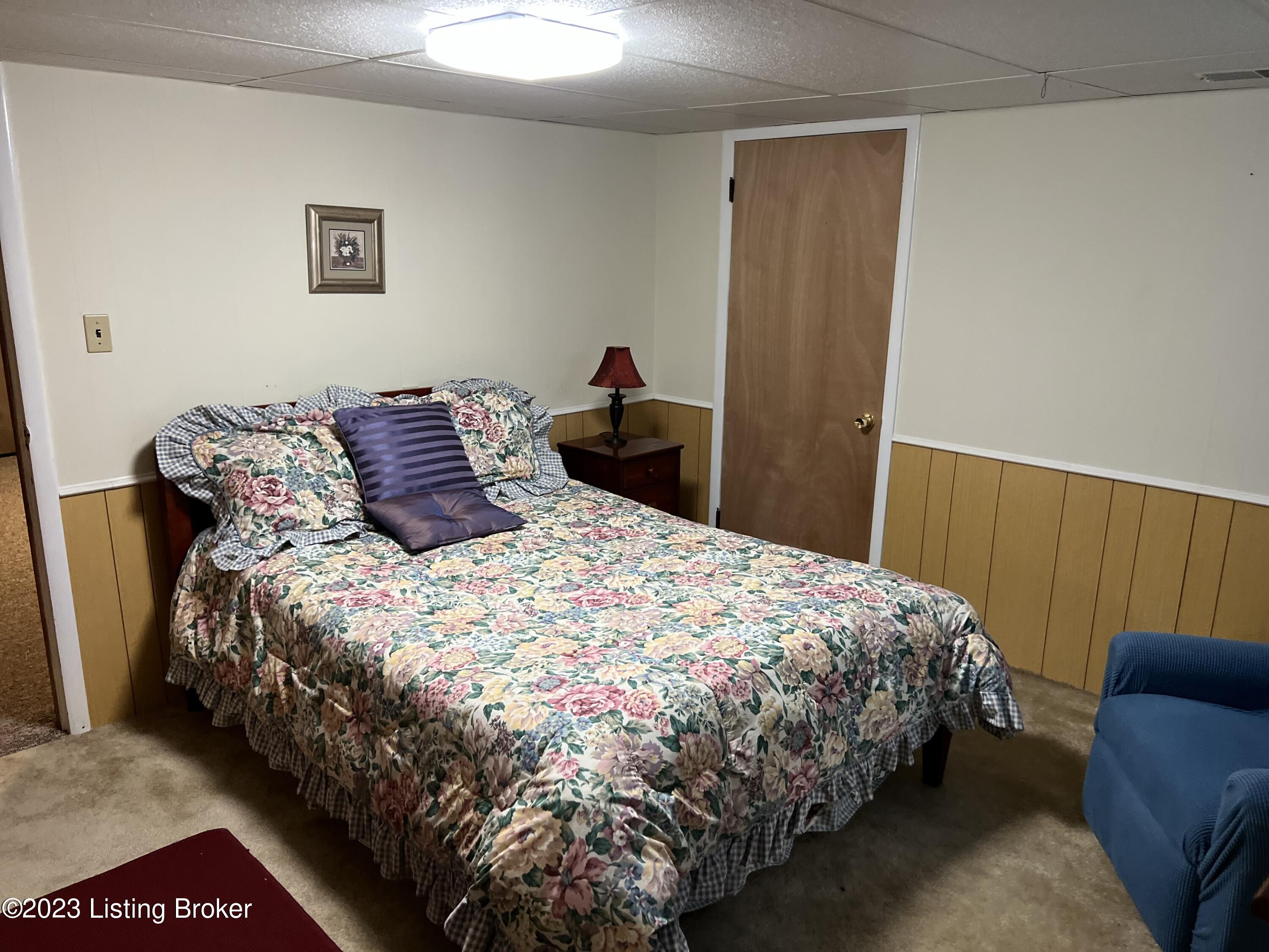 6105 Pendleton Road Louisville, KY 40272 - Photo 53 of 56 room with closet