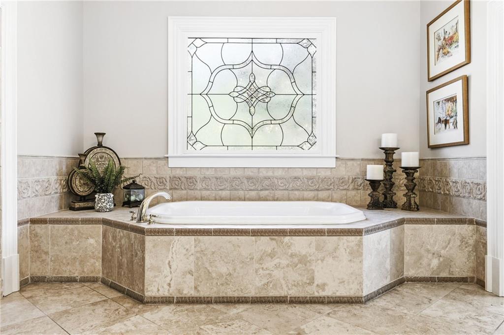 1400 Paul Aiken Road Dallas, GA 30157 - Photo 33 of 62 a bathroom with bathtub sink and window