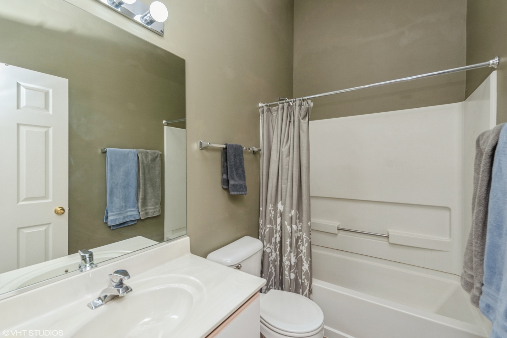 272 Holiday Lane Hainesville, IL 60073 - Photo 11 of 15