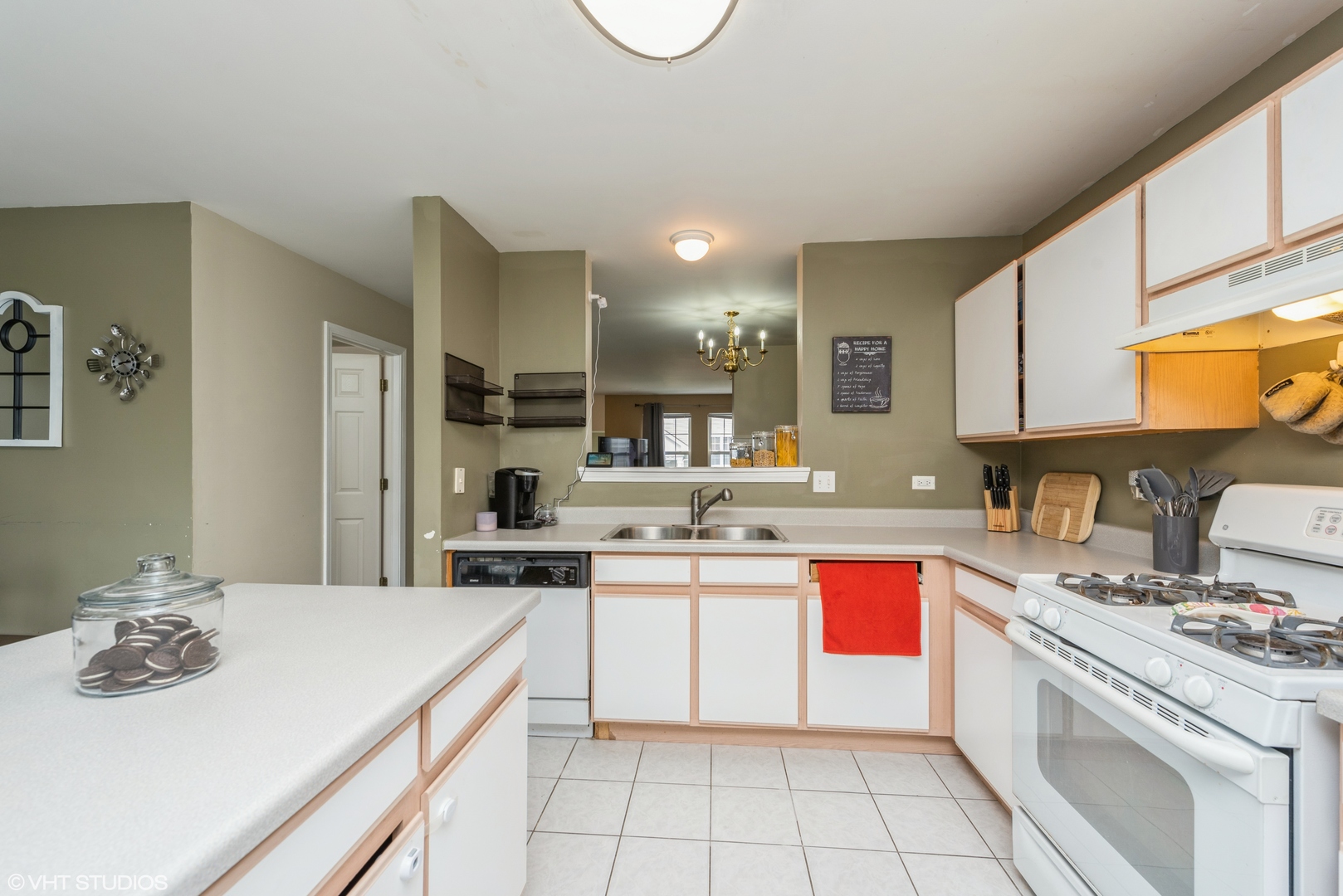 272 Holiday Lane Hainesville, IL 60073 - Photo 4 of 15