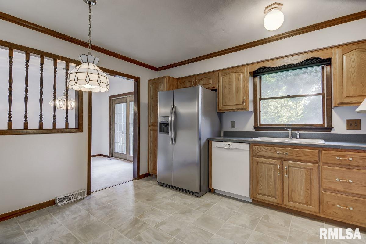805 Freemans Farm Road Springfield, IL 62704 - Photo 12 of 36