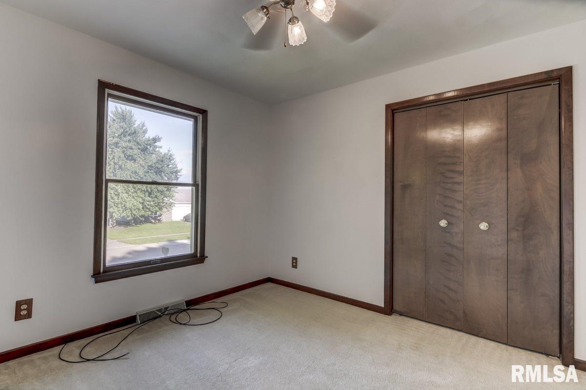 805 Freemans Farm Road Springfield, IL 62704 - Photo 27 of 36
