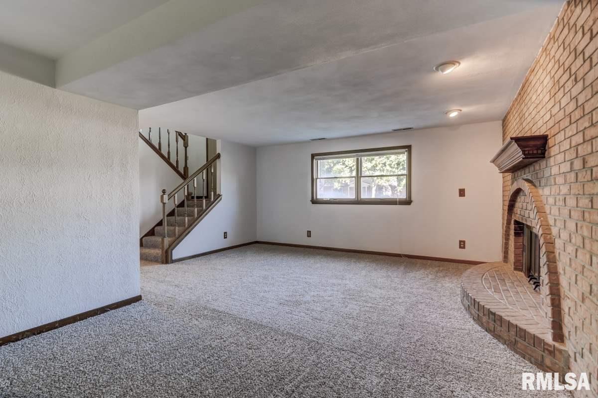 805 Freemans Farm Road Springfield, IL 62704 - Photo 32 of 36
