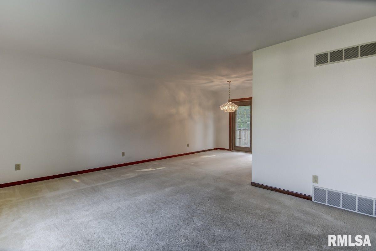 805 Freemans Farm Road Springfield, IL 62704 - Photo 7 of 36