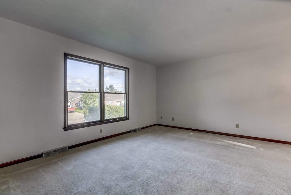 805 Freemans Farm Road Springfield, IL 62704 - Photo 8 of 36