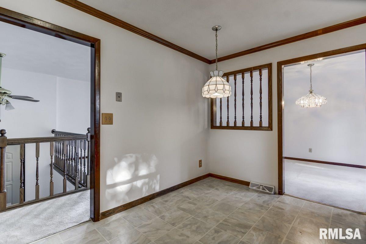 805 Freemans Farm Road Springfield, IL 62704 - Photo 9 of 36