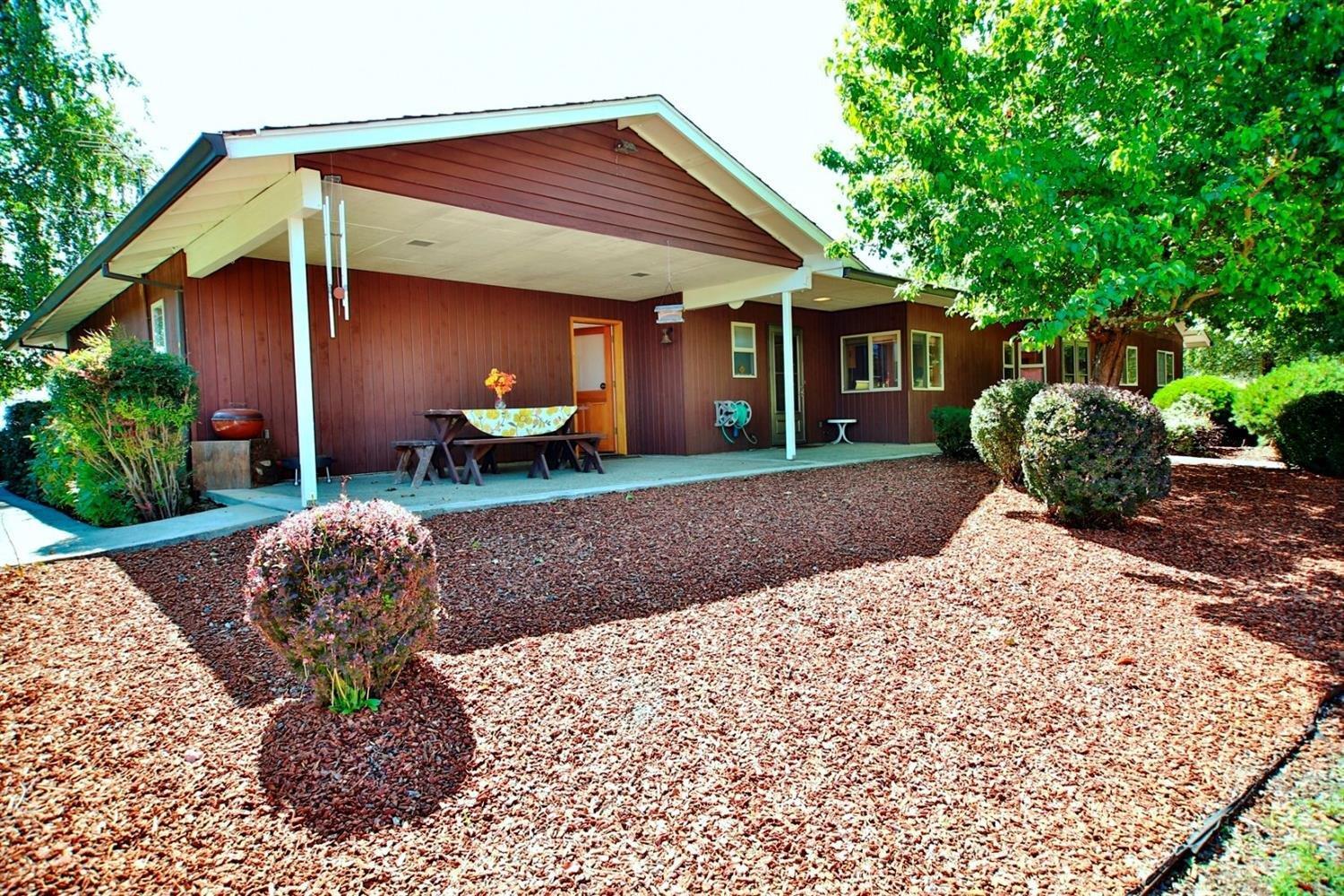 1300 Rounds Avenue Grants Pass, OR 97527 - Photo 23 of 25 Back of Home with great back patio just