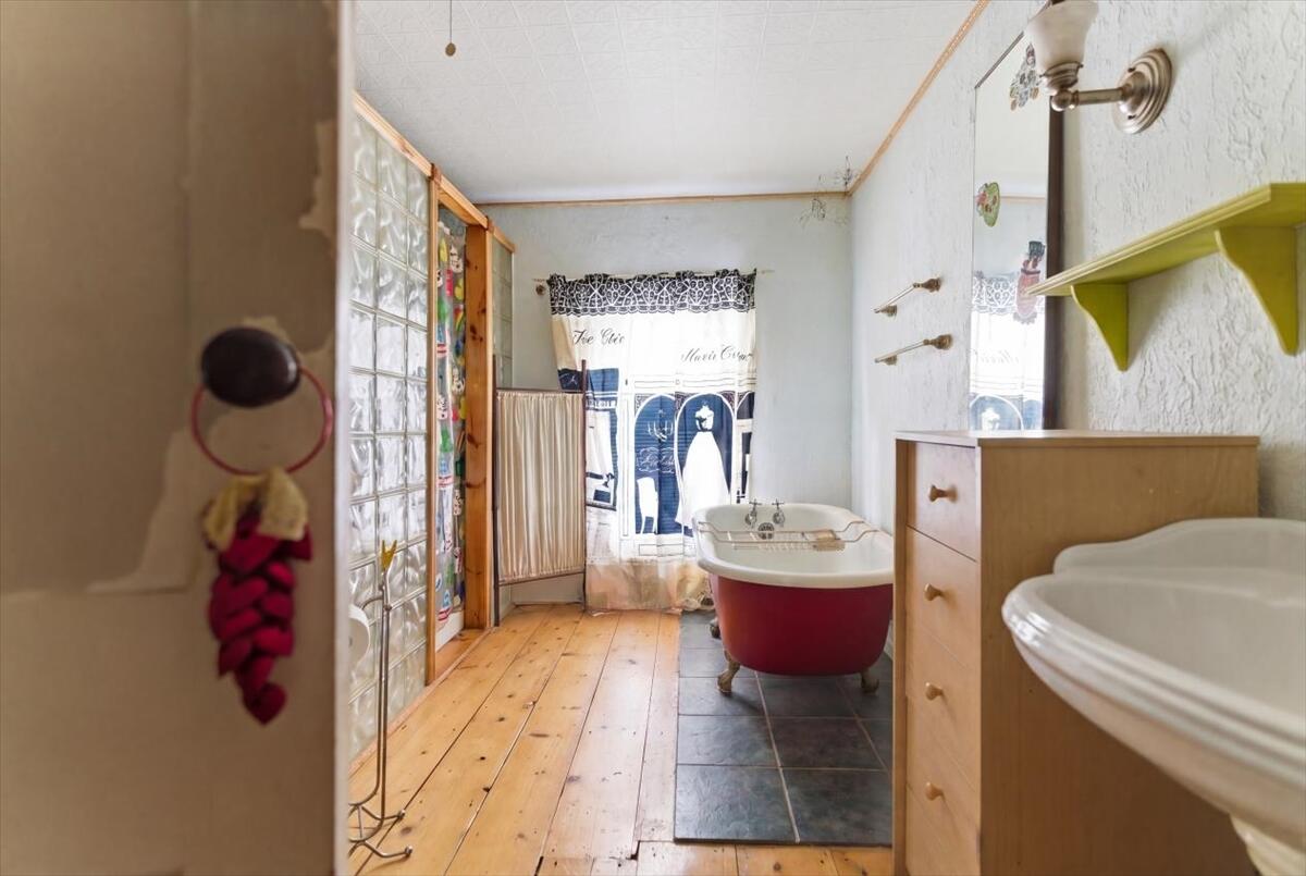 263 Number Six Road Oxford, ME 04270 - Photo 54 of 72 Primary Bathroom