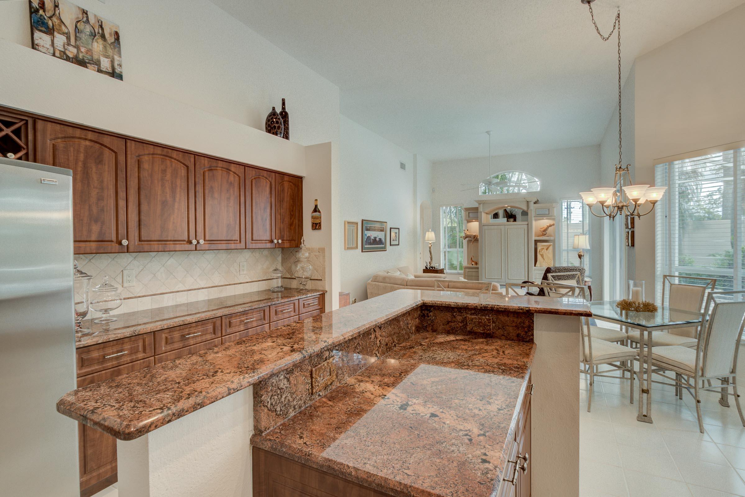 10075 Umberland Place Boca Raton, FL 33428 - Photo 17 of 58 Kitchen