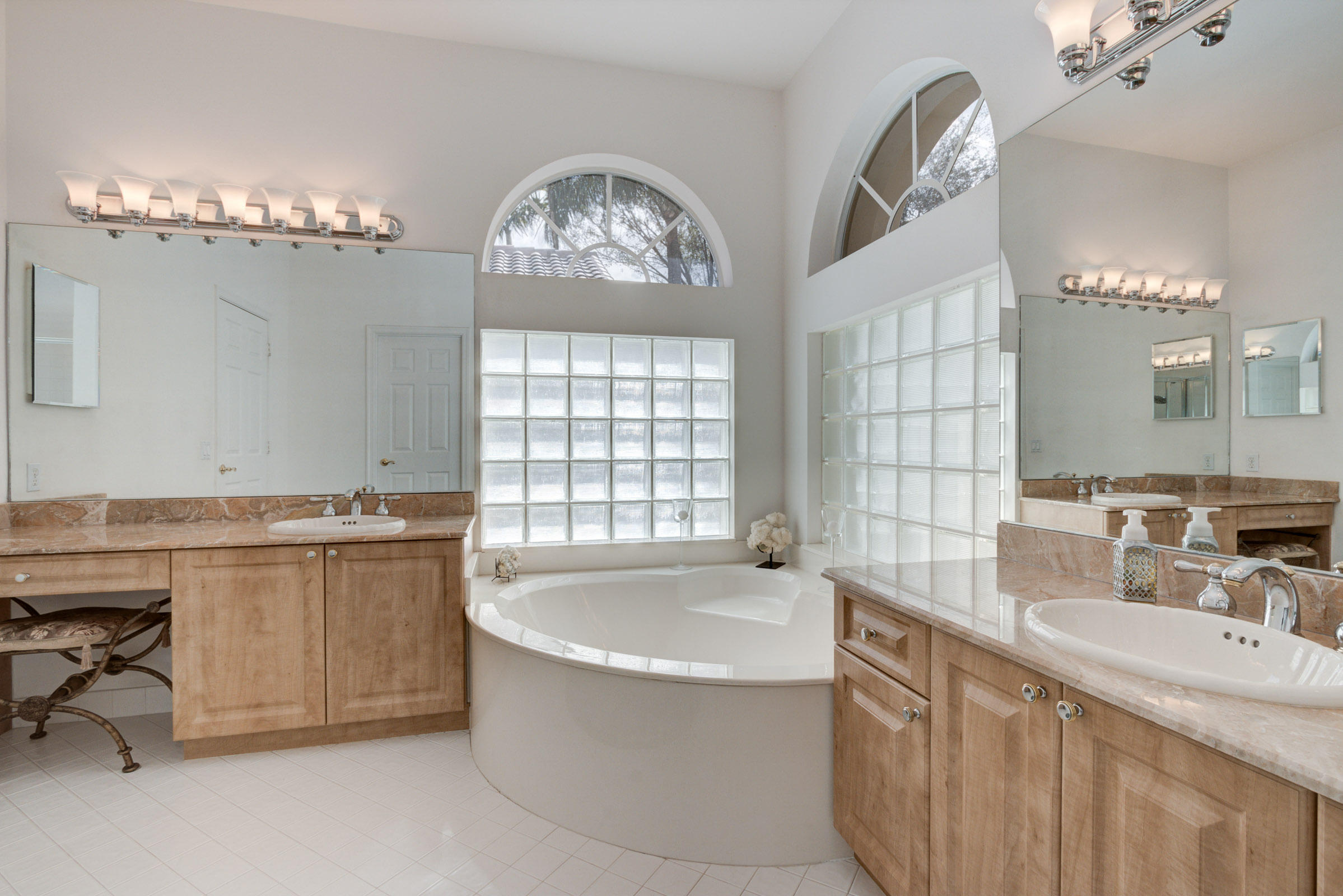 10075 Umberland Place Boca Raton, FL 33428 - Photo 32 of 58 Master Bath