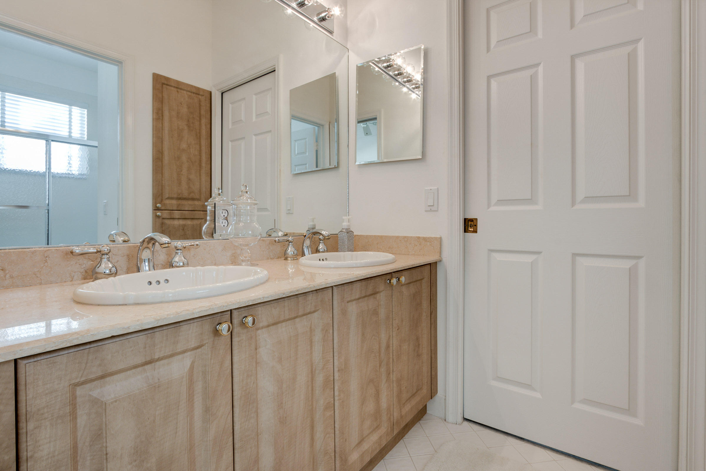 10075 Umberland Place Boca Raton, FL 33428 - Photo 44 of 58 2nd Jack & Jill Bath