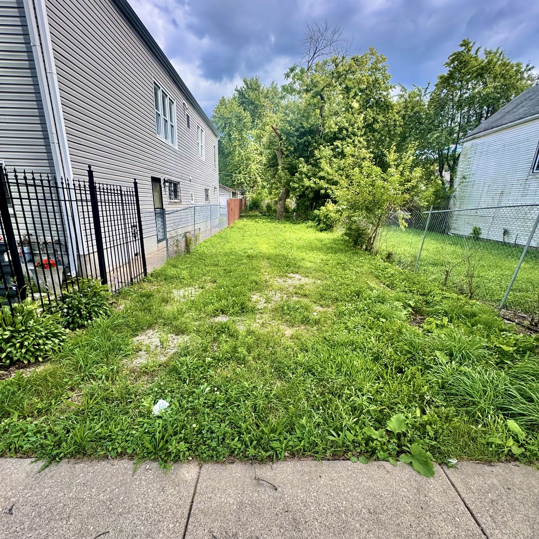 5217 South Wood Street Chicago, IL 60609 - Photo 2 of 2 a view of a house with a garden