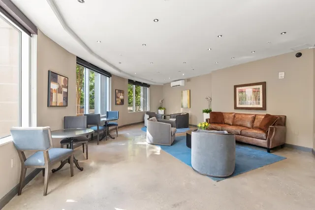 $5,995 | 54 Rainey Street, Unit 1018, Austin, TX 78701