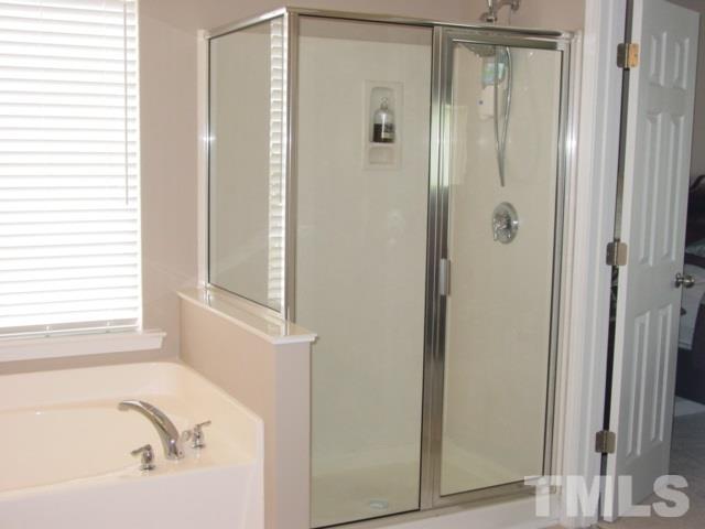 7724 Jackson Dane Drive Raleigh, NC 27613 - Photo 14 of 25 Dual sinks, separate tub and shower, walk in closet with built-ins