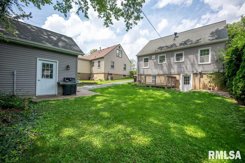 122 East Cherry Ridge Road Peoria, IL 61614 - Photo 8 of 34