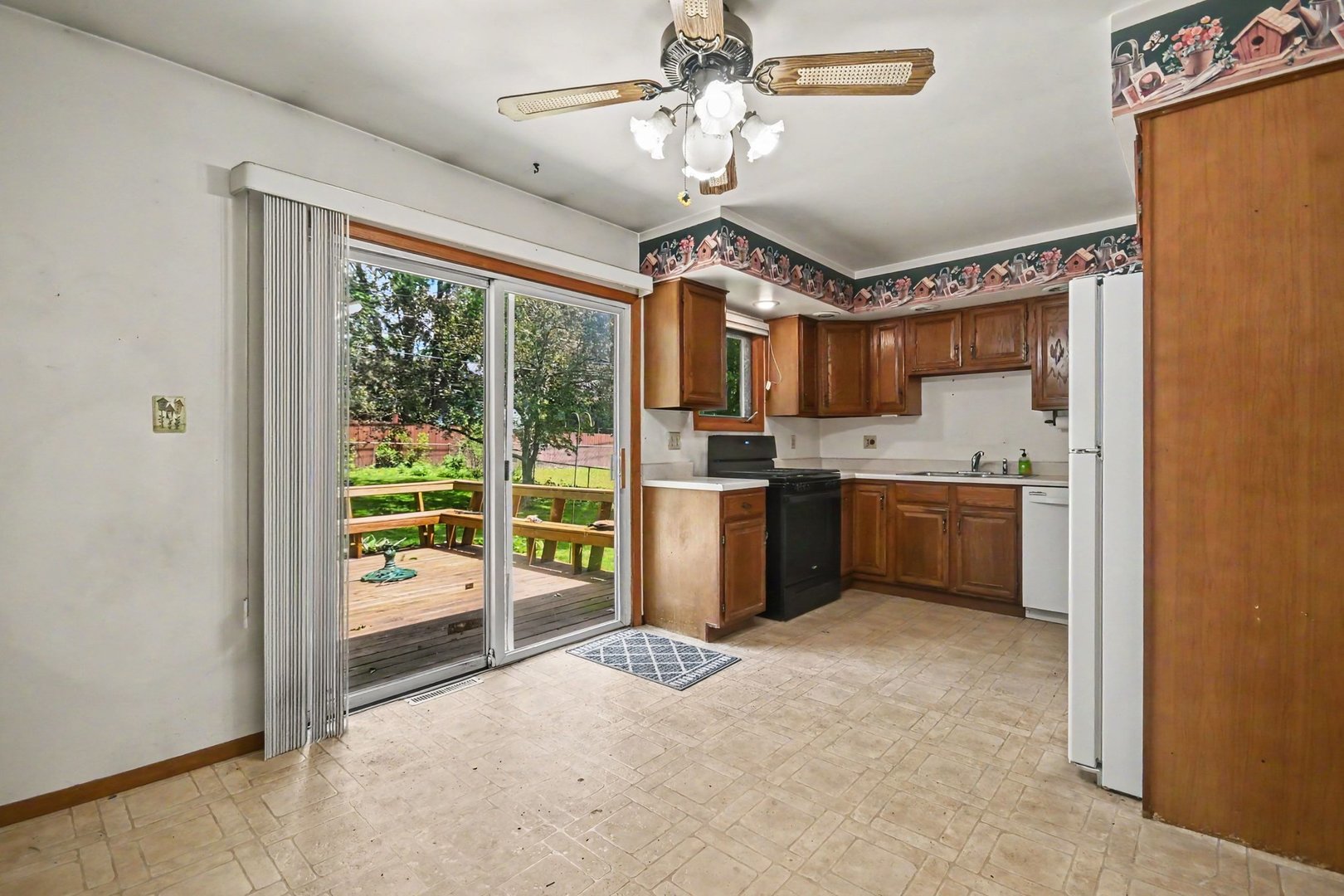 331 East Dresser Road DeKalb, IL 60115 - Photo 4 of 18