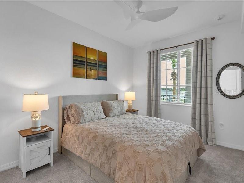 19116 Scallop Loop, Unit 303 Lakewood Ranch, FL 34211 - Photo 28 of 32 a bedroom with a bed and a lamp