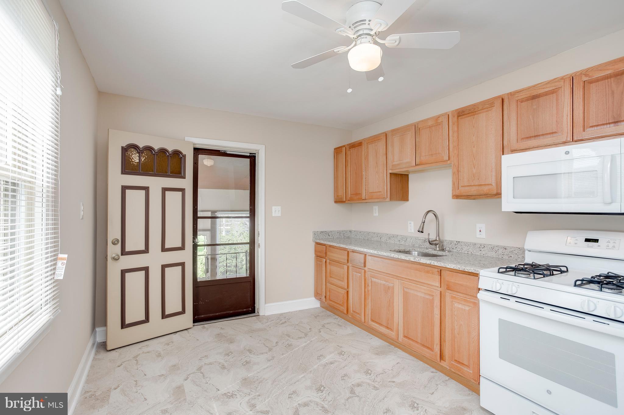 936 Woodlynn Road Baltimore, MD 21221 - Photo 3 of 26 Kitchen