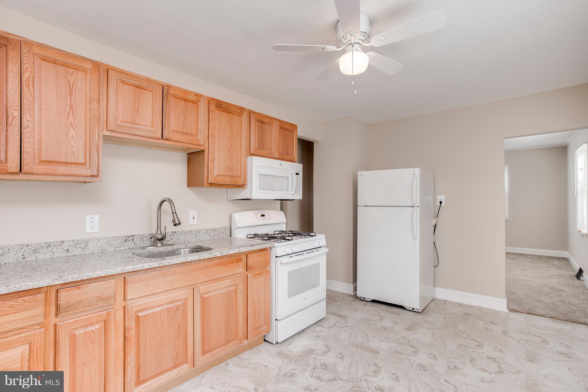 936 Woodlynn Road Baltimore, MD 21221 - Photo 4 of 26 Kitchen