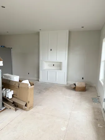 a view of a livingroom with furniture