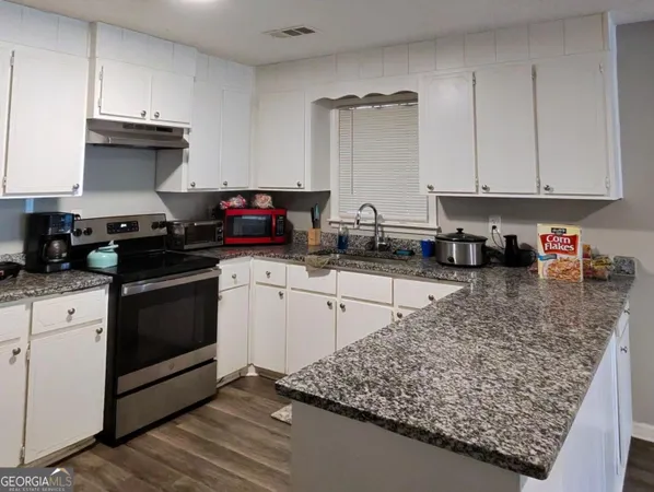 $221,000 | 210 Bazemore Circle, Warner Robins, GA 31093