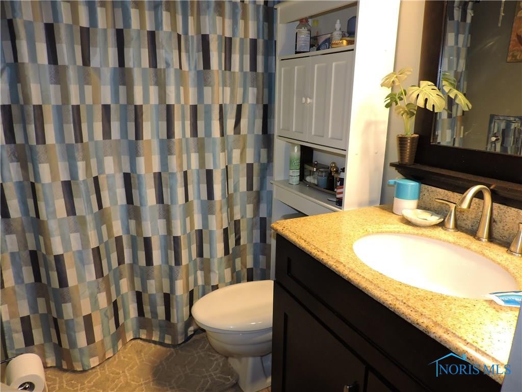 4558 Longfellow Road Sylvania, OH 43560 - Photo 12 of 20 Full Bath w/updated Vanity!