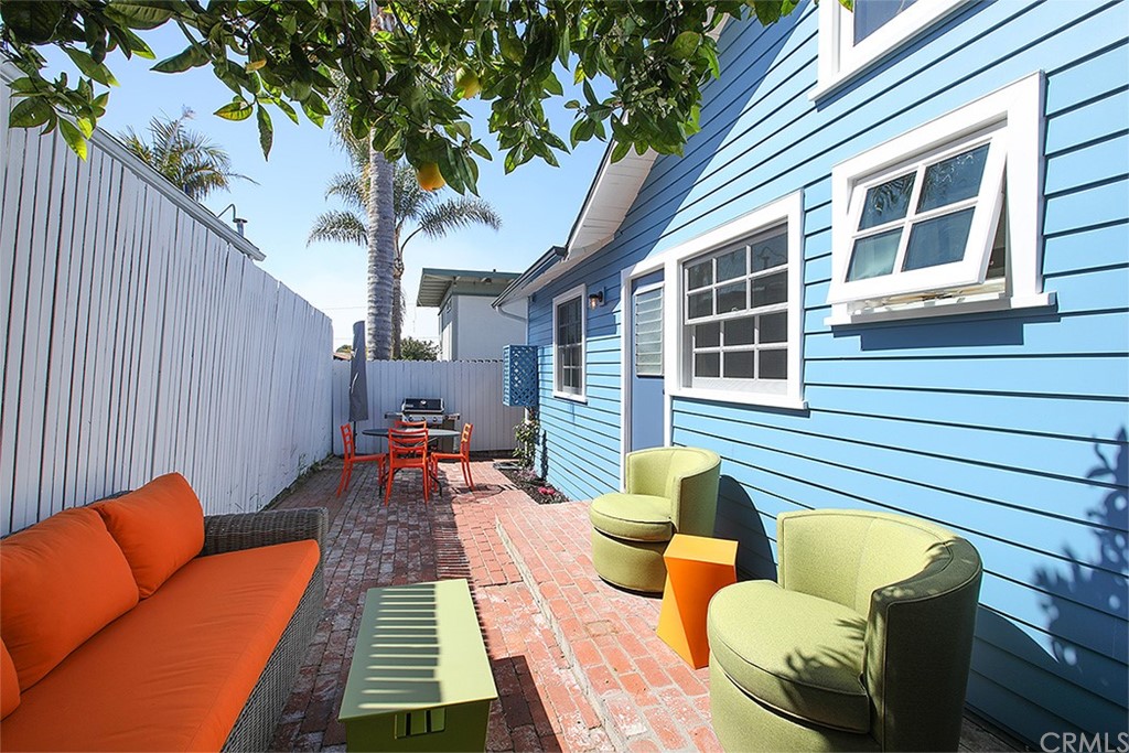 535 Through Street Laguna Beach, CA 92651 - Photo 17 of 23 a balcony with furniture and a potted plant