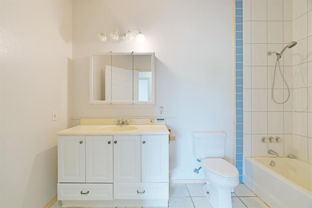 6559 Fm 2068 Commerce, TX 75428 - Photo 28 of 40 a bathroom with a sink a toilet and a bathtub