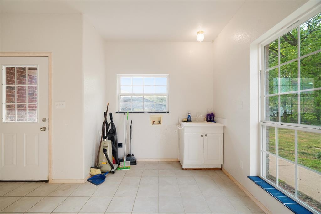 6559 Fm 2068 Commerce, TX 75428 - Photo 34 of 40 a view of a room with gym equipment and windows
