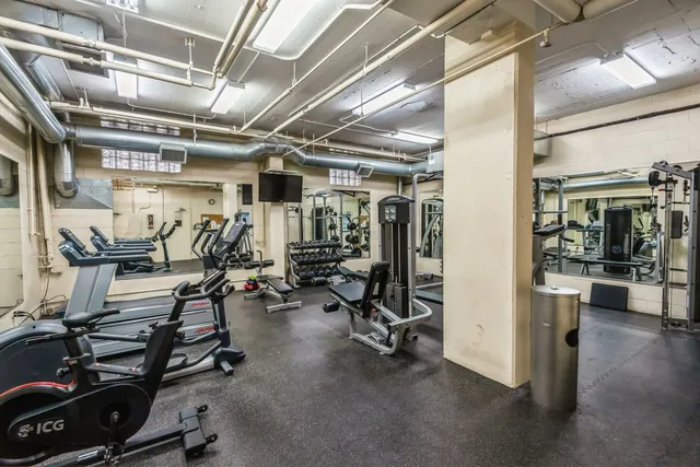 $2,700 | 2300 North Commonwealth Avenue, Unit 5H, Chicago, IL 60614