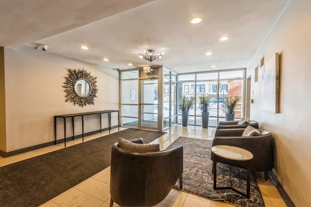 $2,700 | 2300 North Commonwealth Avenue, Unit 5H, Chicago, IL 60614