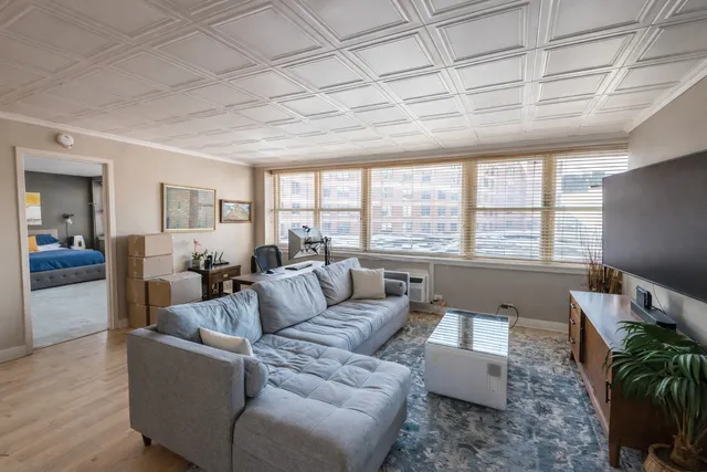 $2,700 | 2300 North Commonwealth Avenue, Unit 5H, Chicago, IL 60614