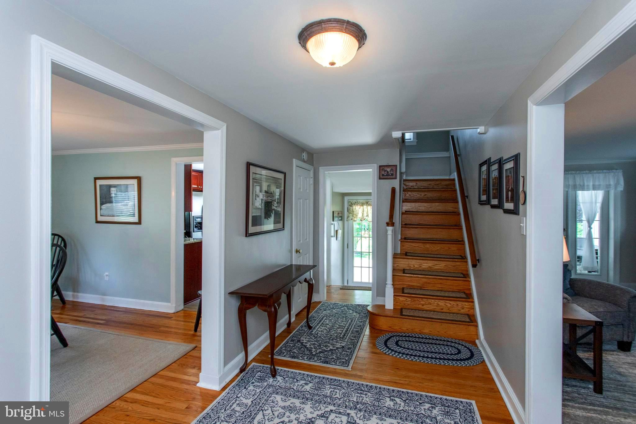437 Garden Road Springfield, PA 19064 - Photo 5 of 41 Foyer