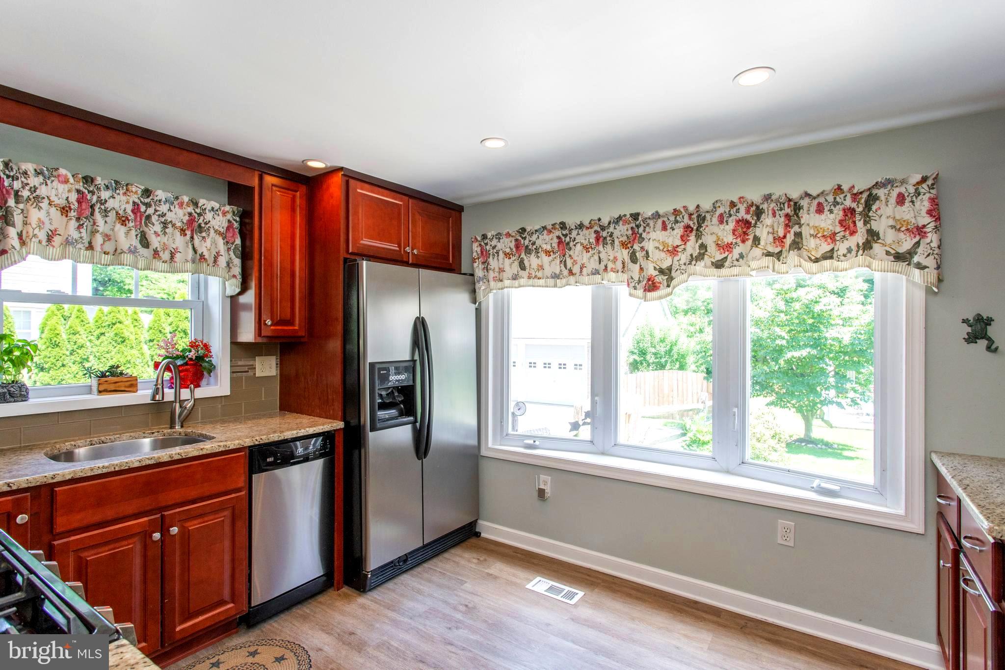 437 Garden Road Springfield, PA 19064 - Photo 10 of 41 Sun Filled Kitchen