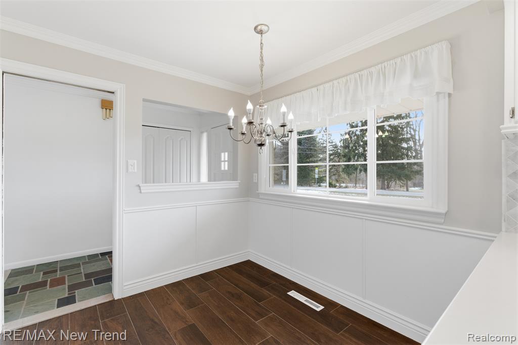1043 Westview Road Bloomfield Hills, MI 48304 - Photo 20 of 43