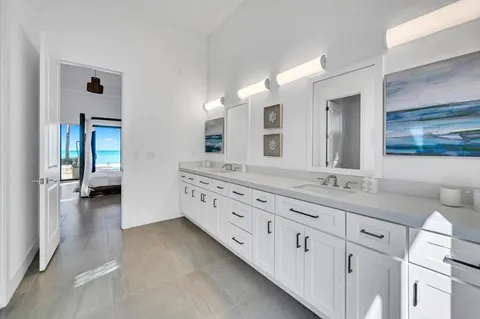 $4,500,000 | 2404 Blue Lagoon