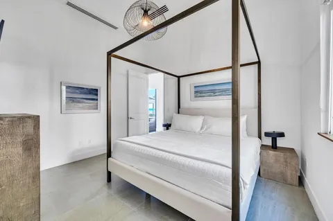 $4,500,000 | 2404 Blue Lagoon