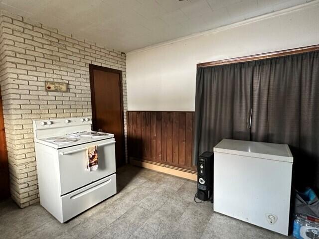 5 Goodwin Street Sanford, ME 04083 - Photo 8 of 15 5 Goodwin Street, Springvale (8)