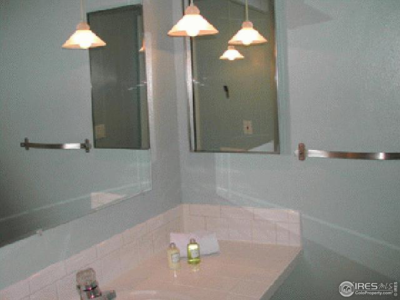 1895 Alpine Avenue, Unit 22 Boulder, CO 80304 - Photo 7 of 11 a bathroom with a sink and a bathtub