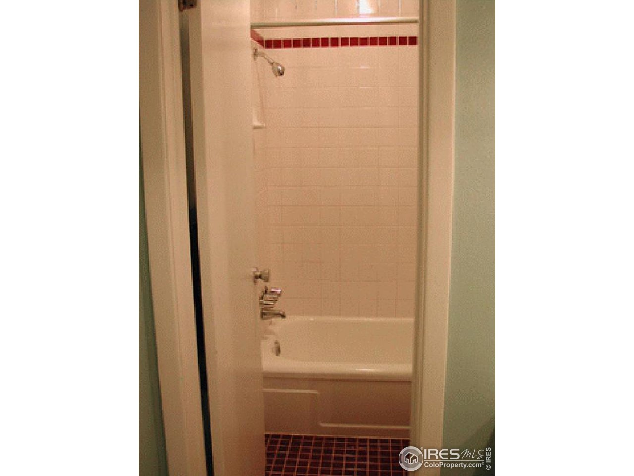 1895 Alpine Avenue, Unit 22 Boulder, CO 80304 - Photo 8 of 11 a bathroom with a shower and a bath tub