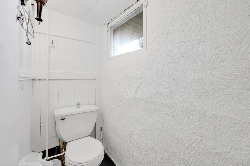 14 Herman Street Springfield, MA 01108 - Photo 35 of 42