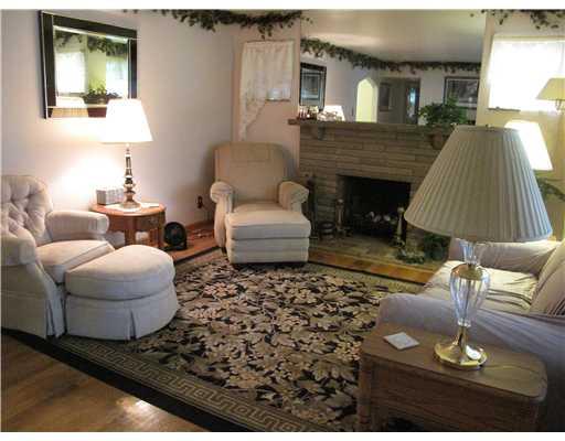 297 Coraopolis Road Coraopolis, PA 15108 - Photo 4 of 18 Living Room.