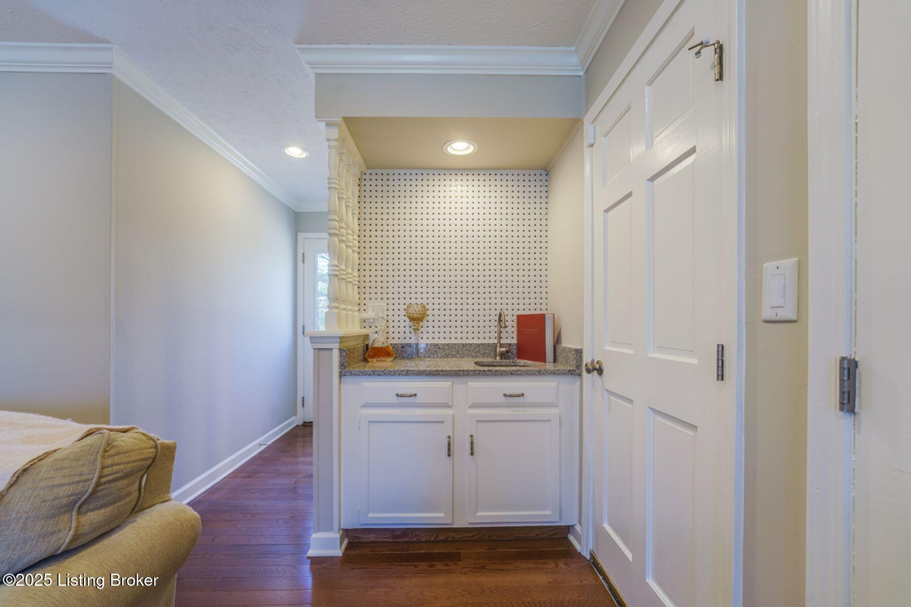 308 Moser Road Louisville, KY 40223 - Photo 8 of 37 photo_online_014