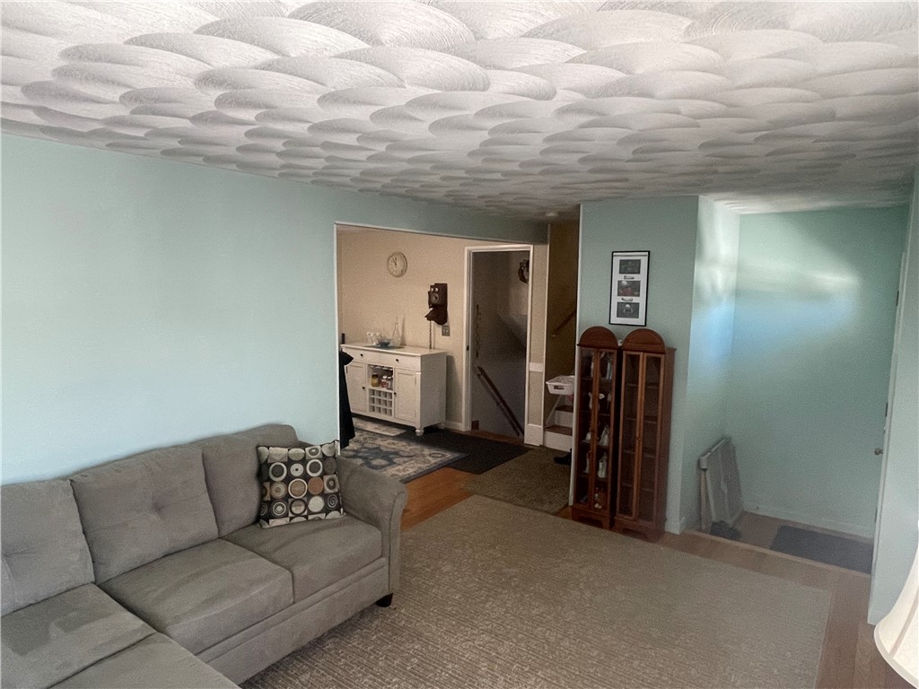 33 Kent Street Cumberland, RI 02864 - Photo 3 of 38