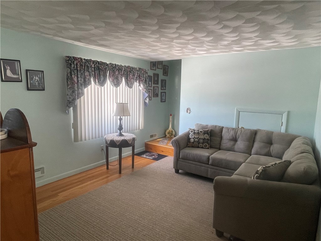 33 Kent Street Cumberland, RI 02864 - Photo 4 of 38