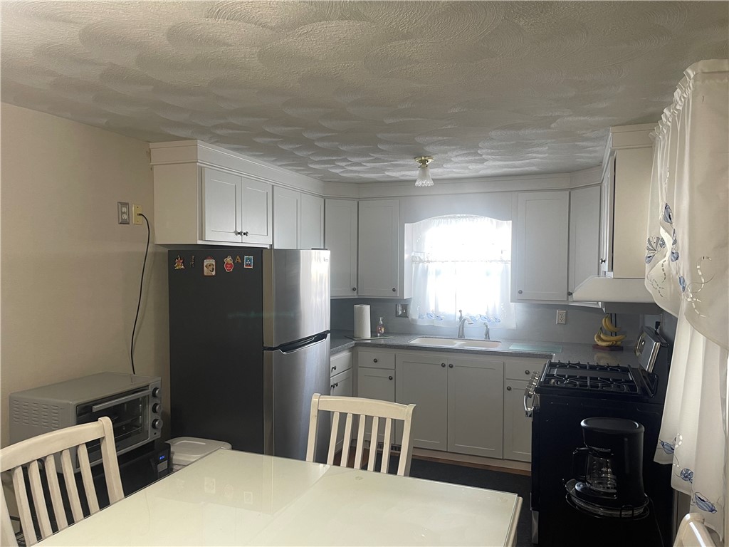 33 Kent Street Cumberland, RI 02864 - Photo 6 of 38