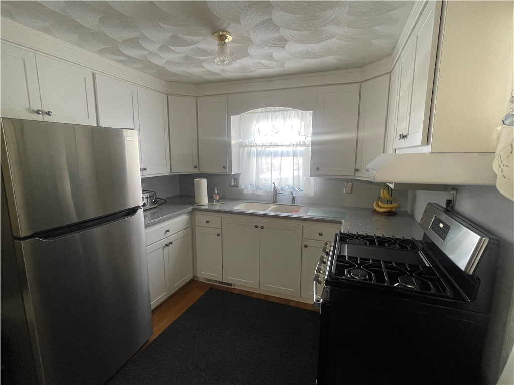33 Kent Street Cumberland, RI 02864 - Photo 7 of 38