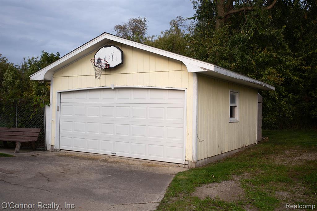 7995 Lakeshore Road Lexington, MI 48450 - Photo 26 of 37